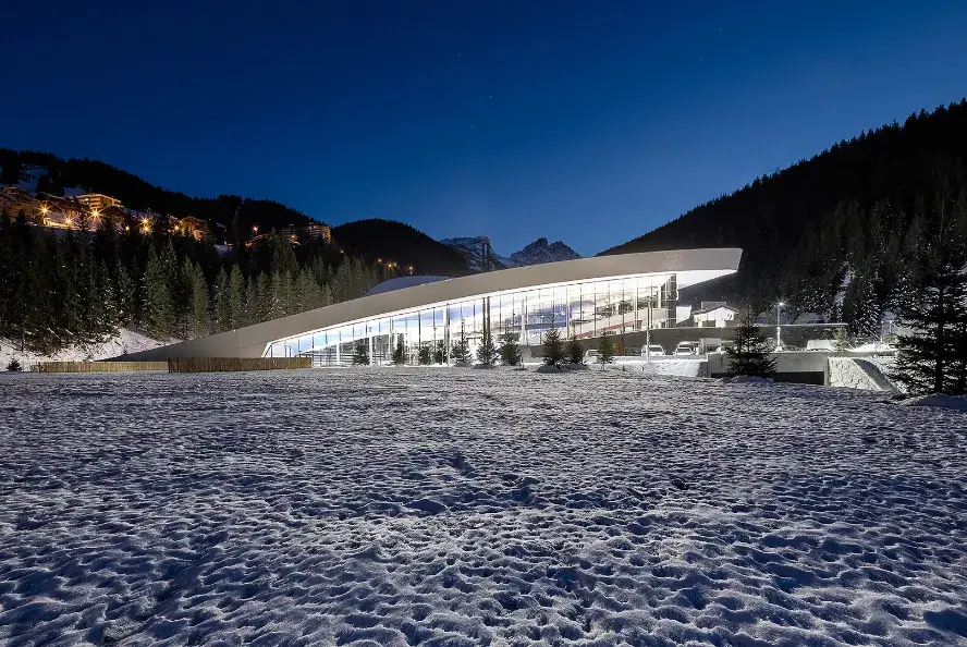 Design intérieur contemporain par Studio Arch à Challes-les-Eaux