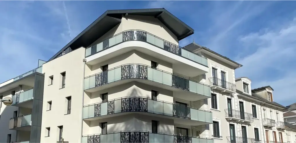 Rénovation intérieure complète par Studio Arch à Challes-les-Eaux