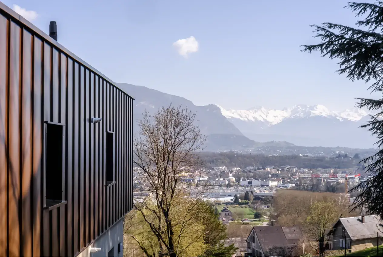 Aménagement d’espace fonctionnel par Studio Arch à Challes-les-Eaux