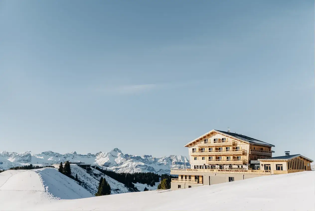 Aménagement d’intérieur moderne par Studio Arch à Challes-les-Eaux