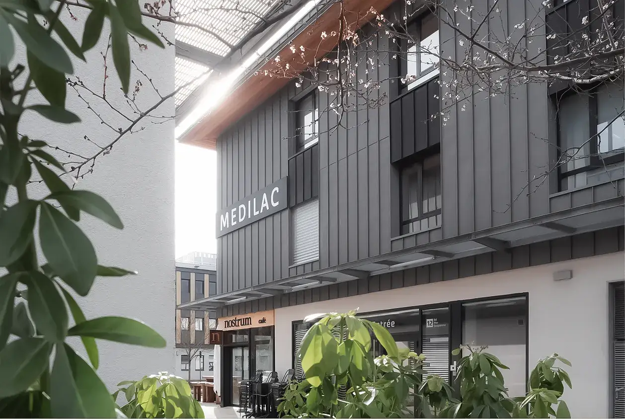 Aménagement intérieur élégant par Studio Arch à Challes-les-Eaux