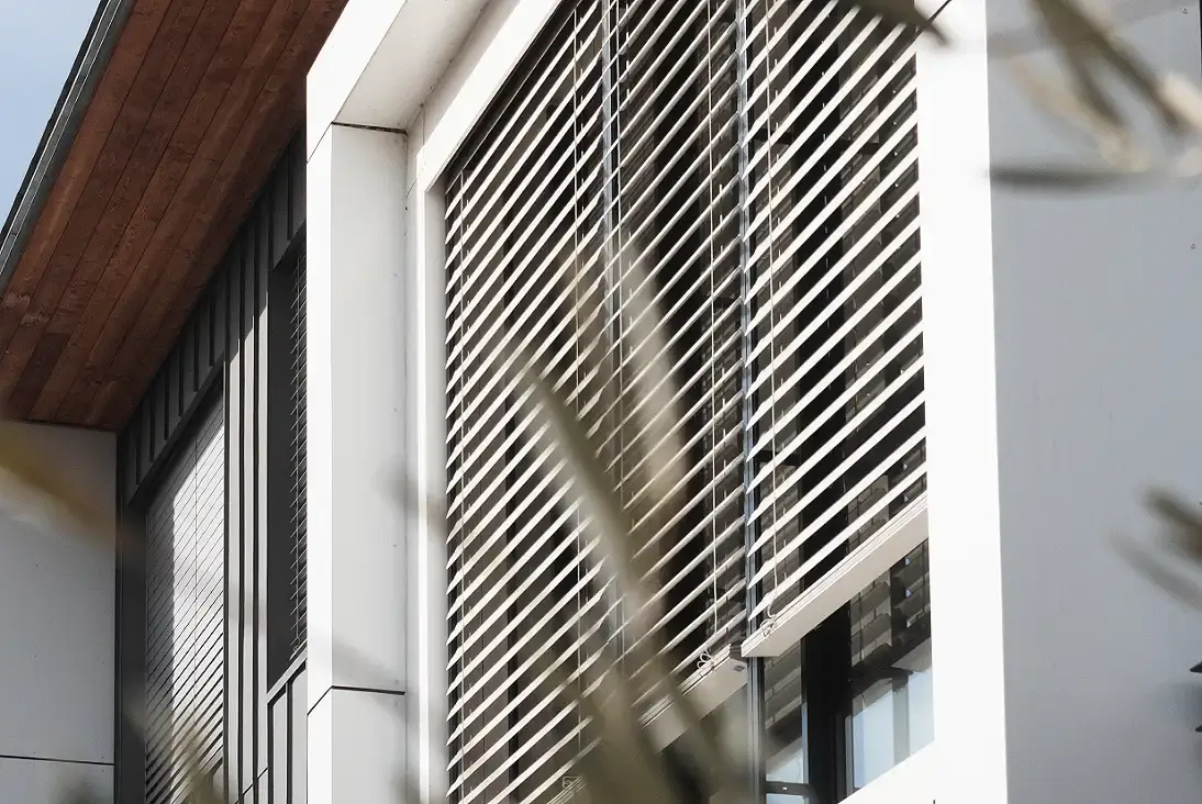 Aménagement d’intérieur moderne par Studio Arch à Challes-les-Eaux