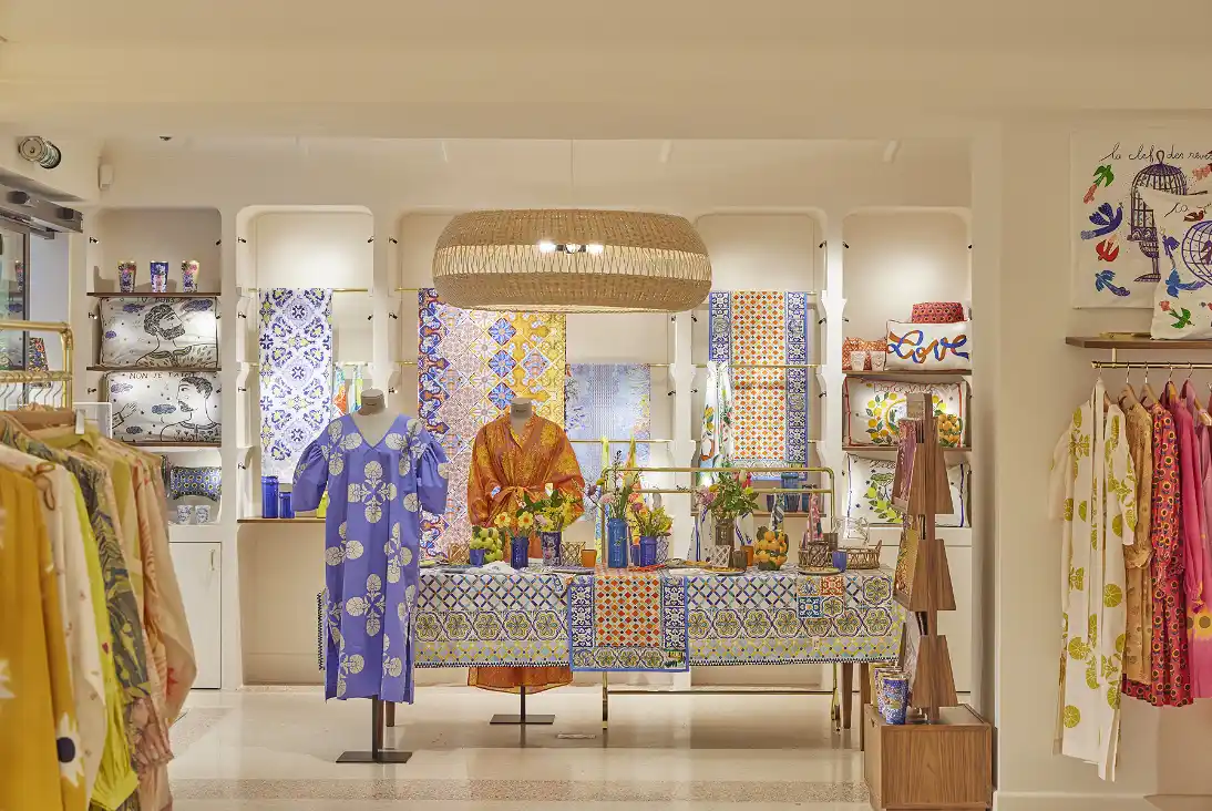 Design intérieur contemporain par Studio Arch à Challes-les-Eaux